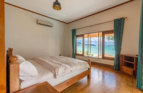Wichit Villa | Aoyon Beach, a 5-bedroom Thai-style villa with stunning sea views, 50 meters direct beach access, free maid,