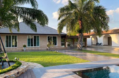 Huai Yai Villa | Arom Pool Villa Pattaya 2