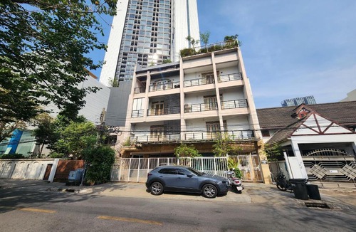 Thung Maha Mek Hotel | Baan Nara 15