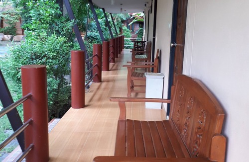 Ban Pong Hotel | Baan Rimnam Resort