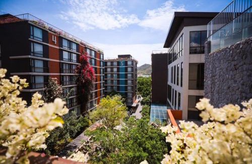 Si Racha Apartment | Balcony Courtyard Sriracha Hotel & Serviced Apartments