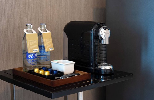 Khlong Tan Nuea Apartment | Balcony & Kitchen · Pool, Gym, Fast Wi-Fi