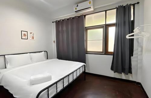 San Chao Pho Suea Apartment | BAO The Giant Swing - เสาชิงช้า ศาลเจ้าพ่อเสือ 1