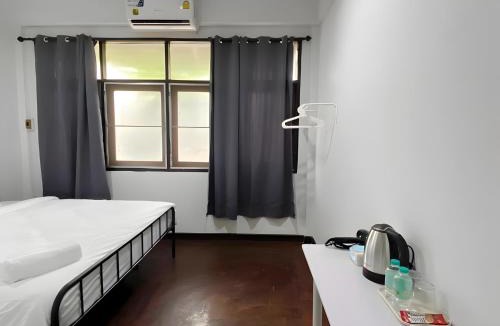 San Chao Pho Suea Apartment | BAO The Giant Swing - เสาชิงช้า ศาลเจ้าพ่อเสือ 1