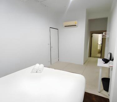 San Chao Pho Suea Apartment | BAO The Giant Swing - เสาชิงช้า ศาลเจ้าพ่อเสือ 1