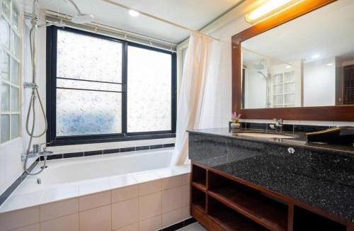 Nai Harn Apartment | Beachside Apt Short Walk to Nai Harn Beach 2-3 BR