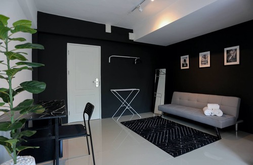 Chalong Bed & Breakfast | Black Turtle
