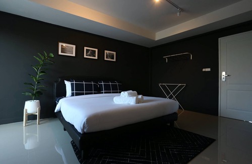 Chalong Bed & Breakfast | Black Turtle