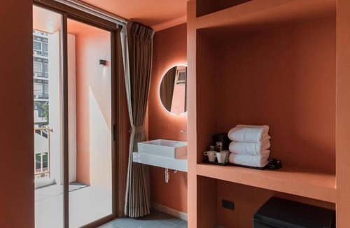 Saen Suk Hotel | BLU Monkey Hub & Hotel Bangsaen