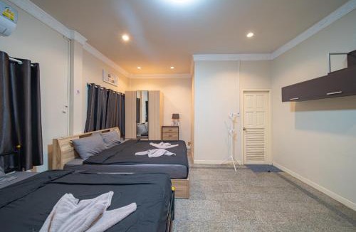 Na Chom Thian Villa | Blue Pool Villa Jomtien/350m to beach/Big Pool with Slider