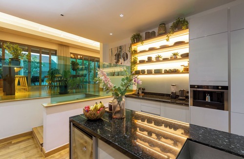 Choeng Thale House | Boutique 5BR Phuket Villa - Huge Pool - Tropical Retreat