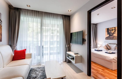 Patong Apartment | Bright apartment at Emerald Terrace condo, gym and pool