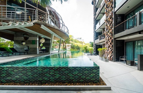 Patong Apartment | Bright apartment at Emerald Terrace condo, gym and pool