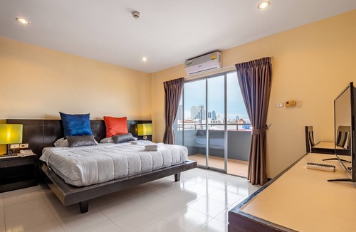 South Pattaya Hotel | Central Pattaya, close to 3 major leisure areas.The real center of the universe