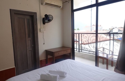 Vang Vieng Hotel | Champa Inn Hotel