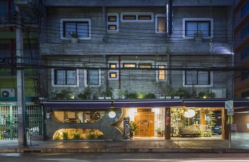 Yan Nawa House | Charming Suite Escape | Modern Comfort in Thailand