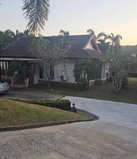 Ko Lanta House | Chaya village B - a shared pool & Jacuzi