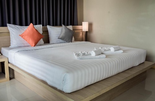 Talat Nuea Hotel | Chinotel - SHA Plus