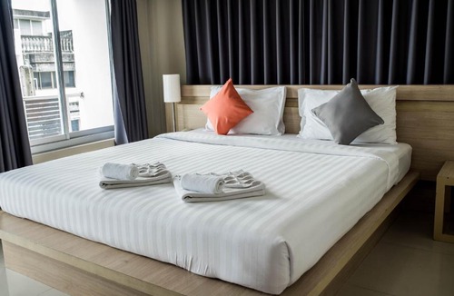 Talat Nuea Hotel | Chinotel - SHA Plus