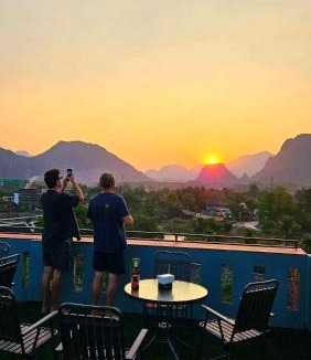 Vang Vieng Hotel | city mountain hotle
