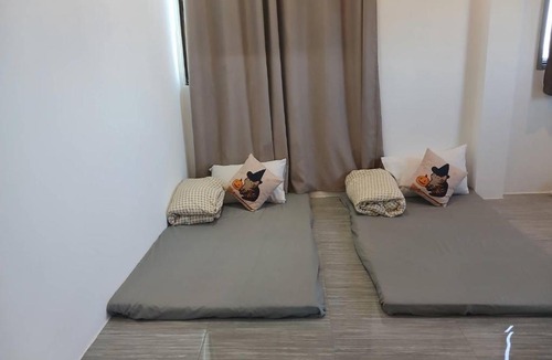 Racha Thewa Hostel | Comfy Hotels Share Bathroom คอมฟี่ โฮเทล ห้องน้ำรวม