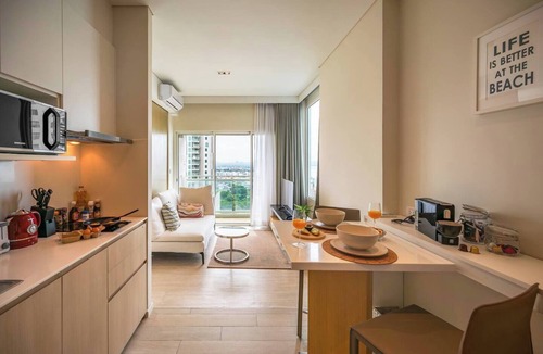 Na Chom Thian Apartment | Corner Sea View Balcony Condo | King Bed | 1min to Private Beach