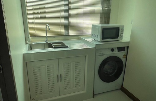 San Pu Loei Condo | Cozy 1-bedroom condo with Hot, Cold, Water and AC in lovely Chiang Mai Thailand
