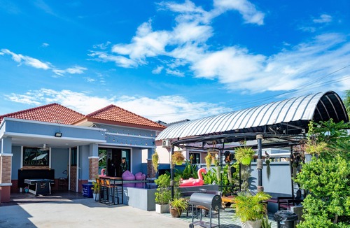 South Pattaya Villa | Cozy 3 BR Villa, KING Beds, Netflix, Karoke, BBQ