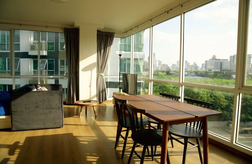 Rama 9 Apartment | Cozy and minimal big studio room with 2 sides of full glass wall