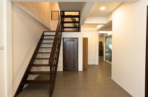 Bang Chak House | Cozy Local Home with Garden near True Digital Park