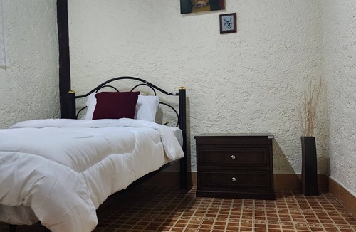 Chiang Mai Bed & Breakfast | Cozy Nest CNX in the heart of Chiangmai. walking distance train and bus station.