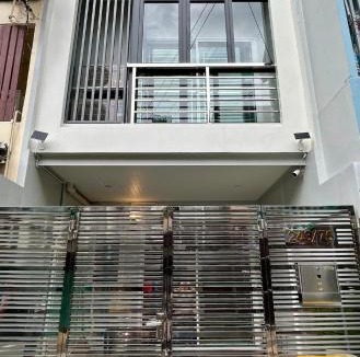 Chom Phon House | Cozy Nest Ladprao - 3BR Townhome 3min walk from MRT