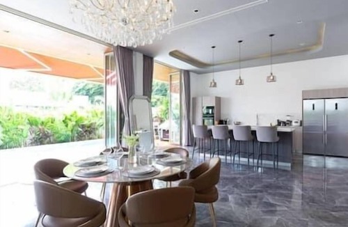 Chalong House | "D-Luxury Pool Villa in Rawai: Exclusive Stay"