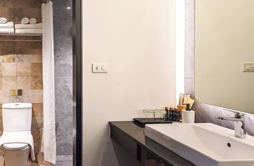 Thapae House | DAY & NIGHT by THE MOMENT