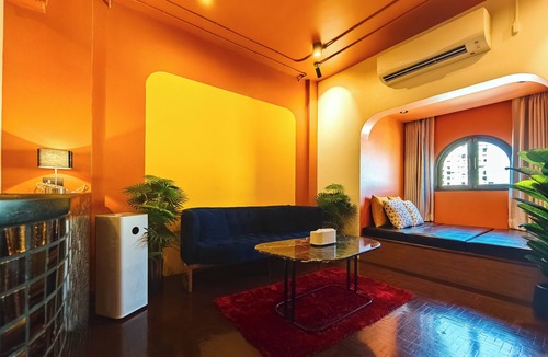 Thapae House | DAY & NIGHT by THE MOMENT