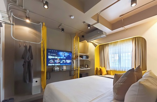 Thapae House | DAY & NIGHT by THE MOMENT