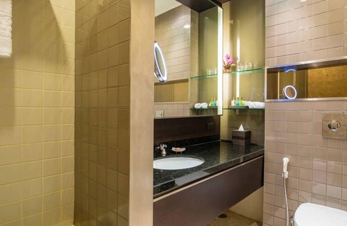 Bangkok Central Business District House | Deluxe,WiFi,BTS Phrompong-1