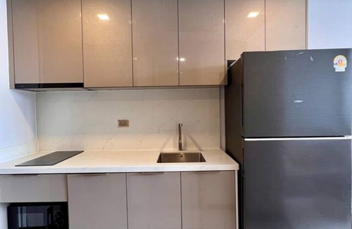 Rama 9 Apartment | Digital Nomad Stay Workspace Walk to MRT Pool