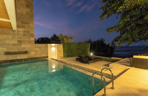 Chalong House | Do You Want Luxury Sea views With Beach Access ?