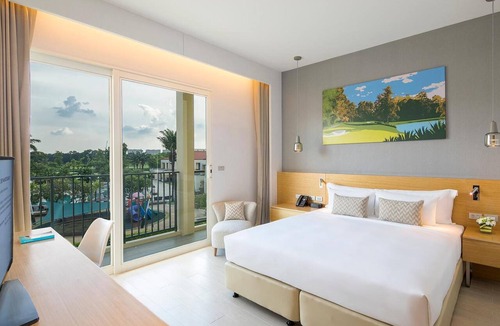 Racha Thewa Hotel | Eastin Thana City Golf Resort