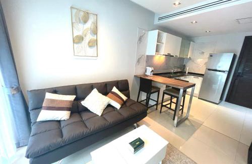 Patong Apartment | EMERALD TERRACE CONDO 52-FAMILY 1 Bedroom POOL VIEW