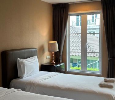 Bangkok Central Business District House | Entire 3Bedroom Townhome, shared swimming pool in Sukhumvit, 2943