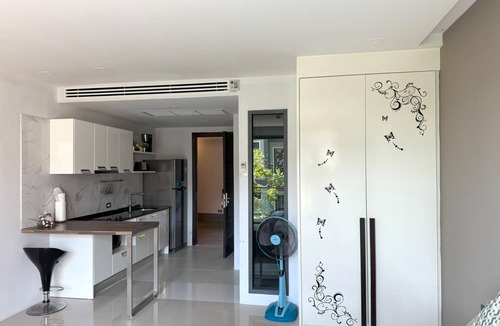 Patong Apartment | ET205 Convenient Patong studio, Condo with pool