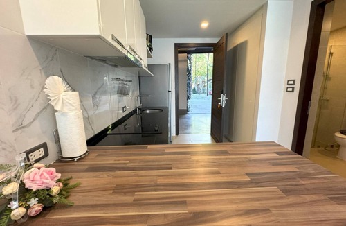 Patong Apartment | ET205 Convenient Patong studio, Condo with pool