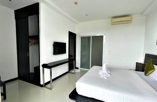 Kathu Apartment | Eye-Opening 1 Br Seaview Suite w/high speed wifi