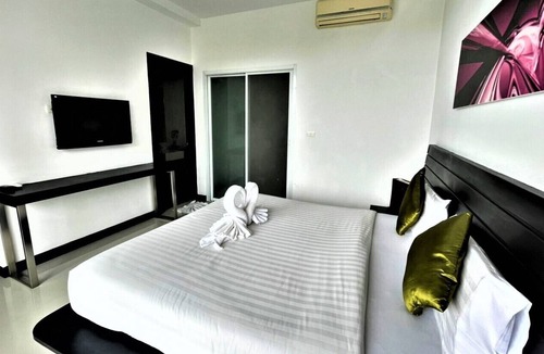 Kathu Apartment | Eye-Opening 1 Br Seaview Suite w/high speed wifi