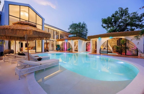 Wattana Villa | "FIRA Villa" Unique Water-themed Bedrooms in Sukhumvit, Bangkok