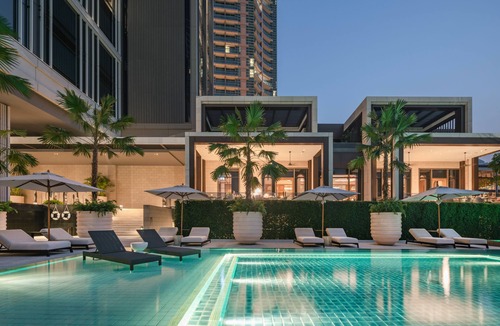 Yan Nawa Hotel | Four Seasons Hotel Bangkok at Chao Phraya River