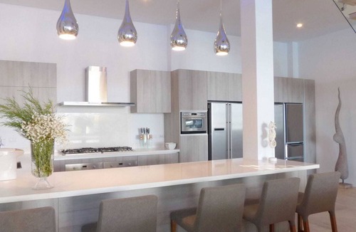 Wichit Villa | FREE $1600 Daily Luxury Pack - 16-Bed Beachfront Villa - Private Pool, Spa & Gym