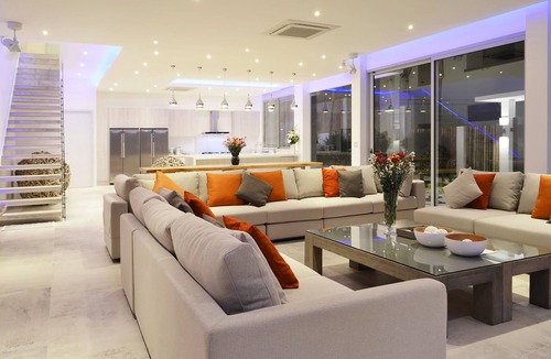 Wichit Villa | FREE $900 Daily Luxury Pack, 6-Bed Beachfront Villa, Private Pool, Bar, BBQ, Gym